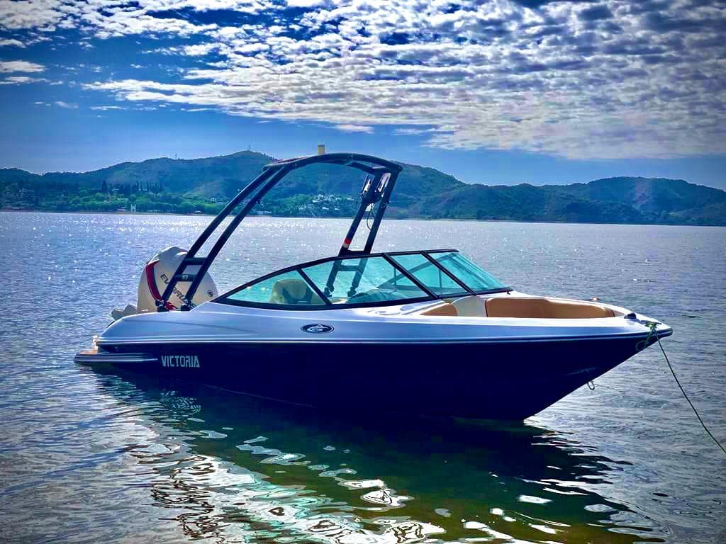 Modelo Open Wake de Astillero Victoria